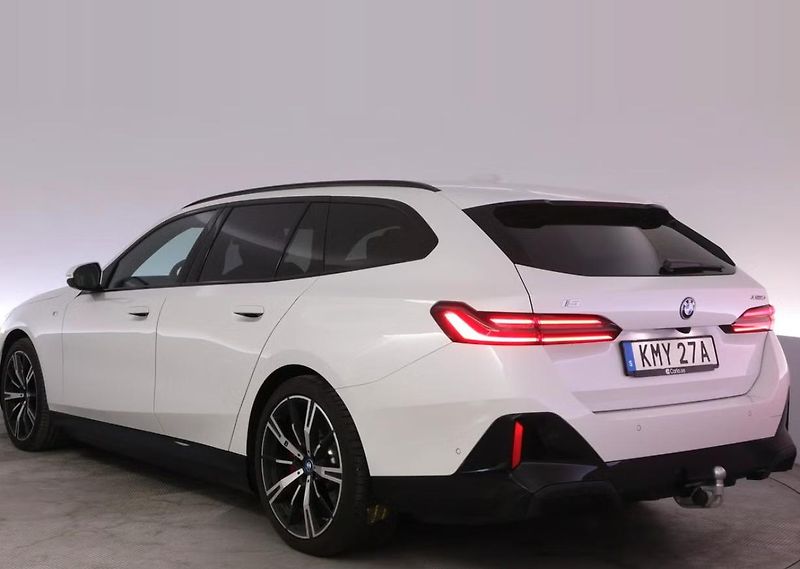 BMW i5 xDrive40 Touring M SoH 93% Kam - fotka 3 z 26
