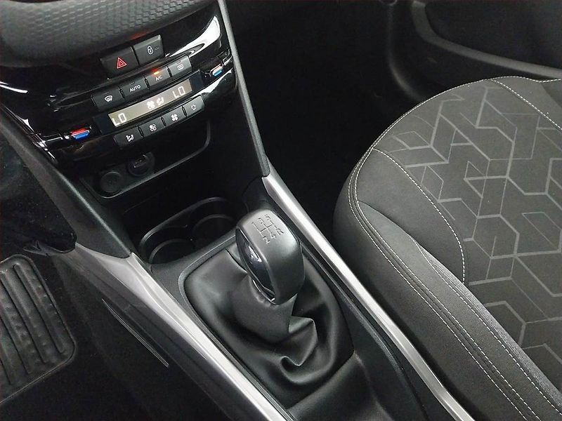 Peugeot 2008 (2019) 1.2 PureTech, Tempomat - fotka 13 z 16