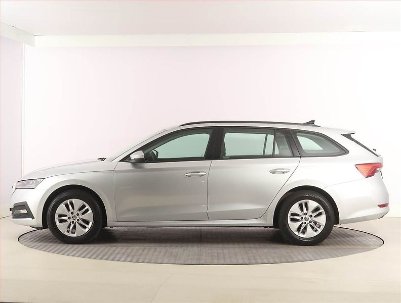 Škoda Octavia (2023) Ambition 2.0 TDI, ČR,1.maj - fotka 3 z 23
