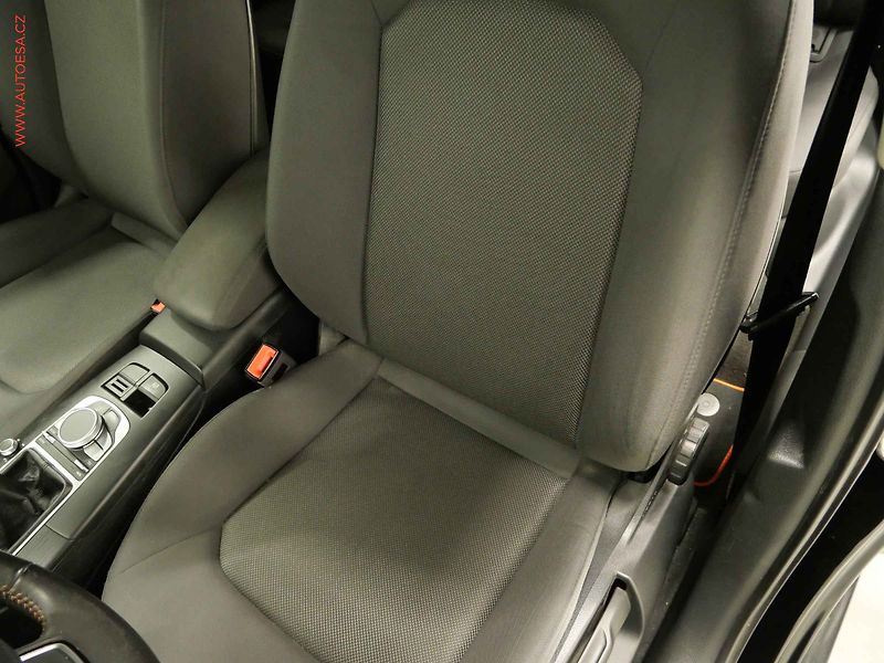 Audi A3 (2014) 2.0TDi, LED, navi, park.asist - fotka 9 z 23