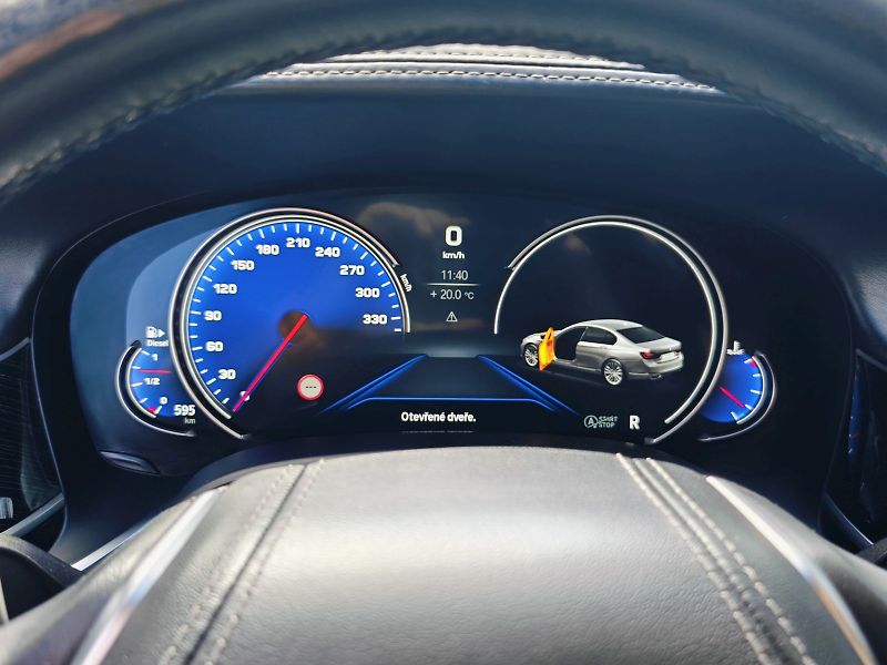 BMW Řada 7 (2016) 3,0 740d xDrive M - fotka 27 z 43