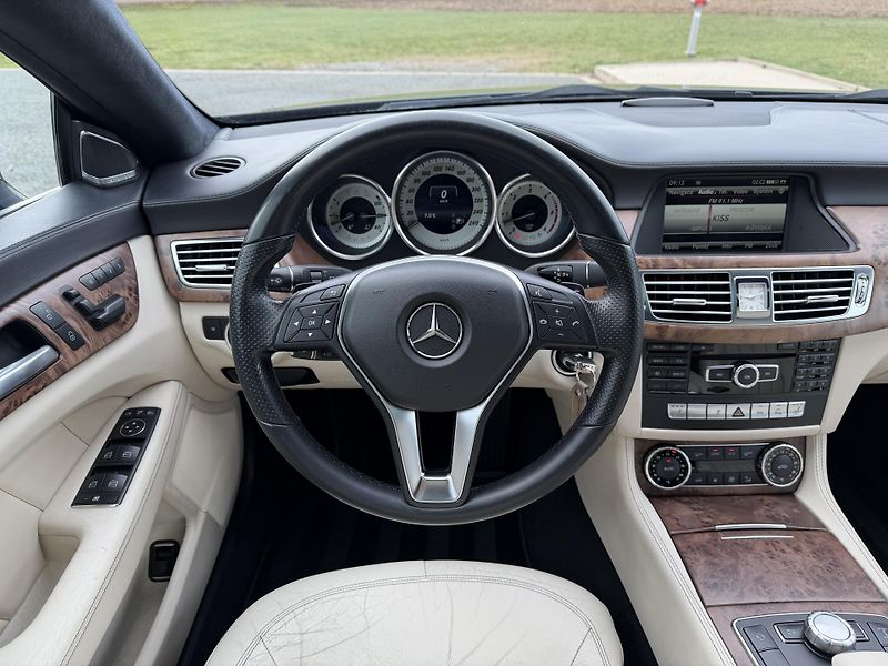 Mercedes-Benz CLS 350 CDI 7G LED NAVI H/K KAMERA - fotka 13 z 45