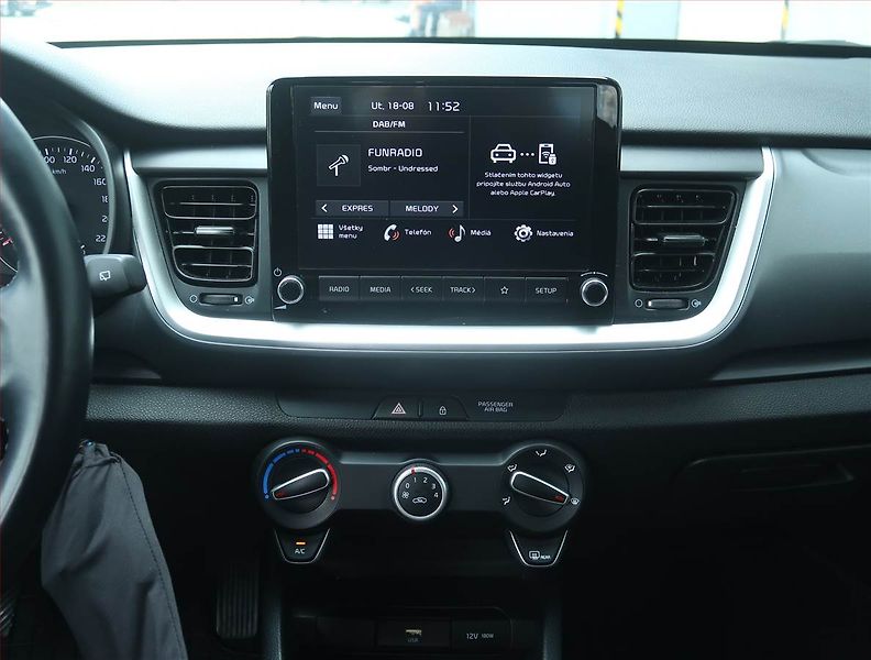 Kia Stonic (2024) 1.2 DPI, Serv.kniha, Tempomat - fotka 12 z 20