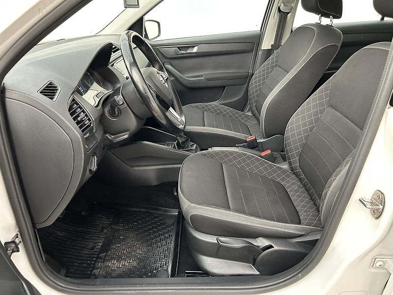 Škoda Fabia 1.0 TSI Ambition - fotka 21 z 27