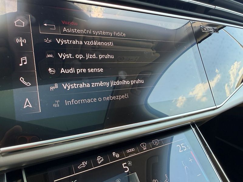 Audi Q7 55 TFSI e 280 Tiptronic Quattr - fotka 17 z 30