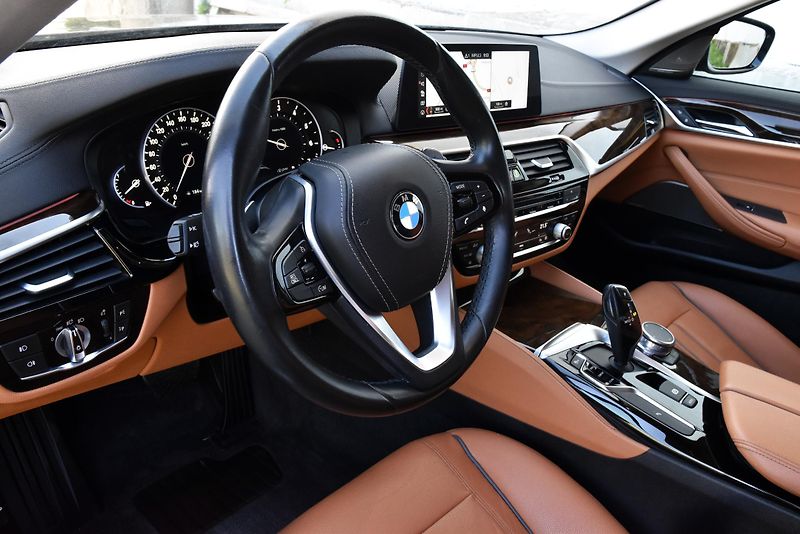 BMW Řada 5 530i xDrive LUXURY LINE,LED,ČR - fotka 9 z 50