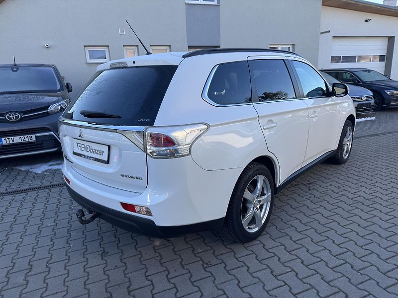 Mitsubishi Outlander 2,2Di-D, ČR, 1.MAJ.,DPH - fotka 3 z 17