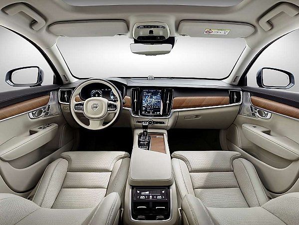 Volvo S90.