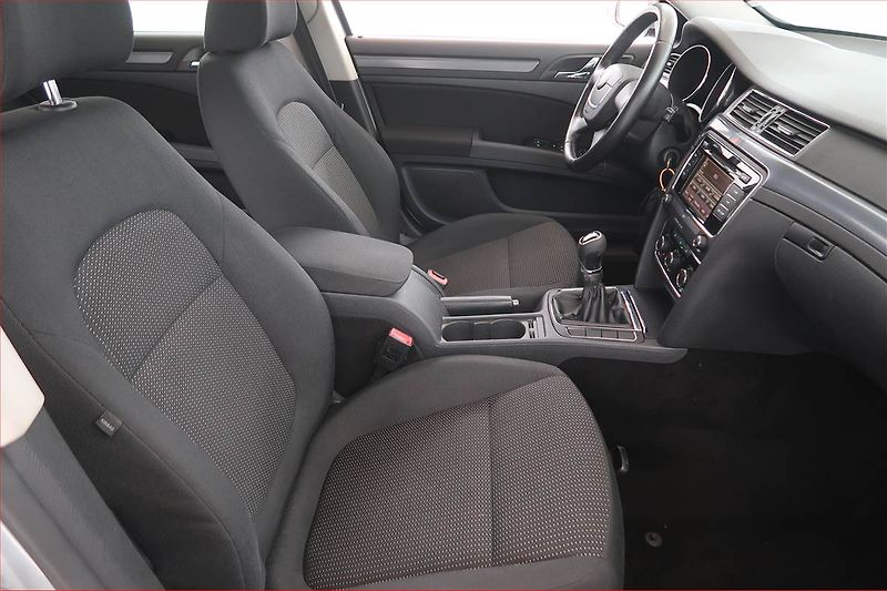 Škoda Superb (2013) Comfort 2.0 TDI, Tempomat - fotka 9 z 14