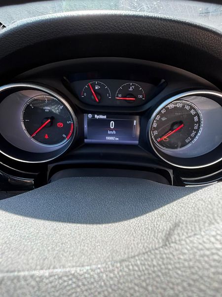 Opel Astra 1,6 CDTI  klima, závada motoru - fotka 24 z 28