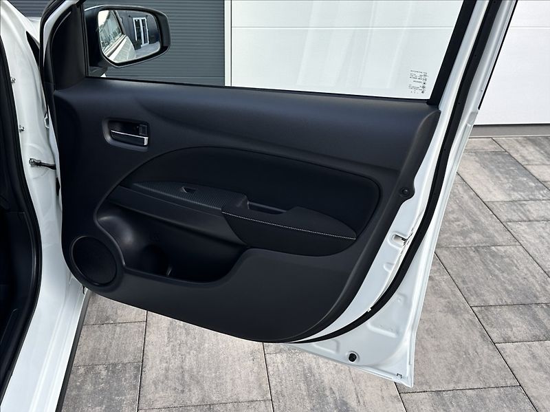 Mitsubishi Space Star 1,2 71PS  Invite A/T - fotka 18 z 53