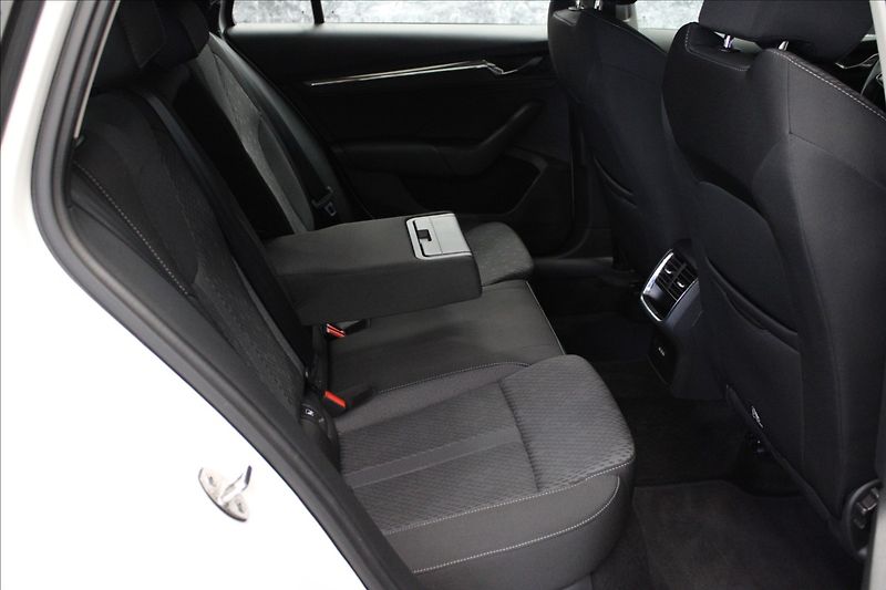 Škoda Octavia 2,0 TDI DSG Style 1.majitel CZ - fotka 11 z 36