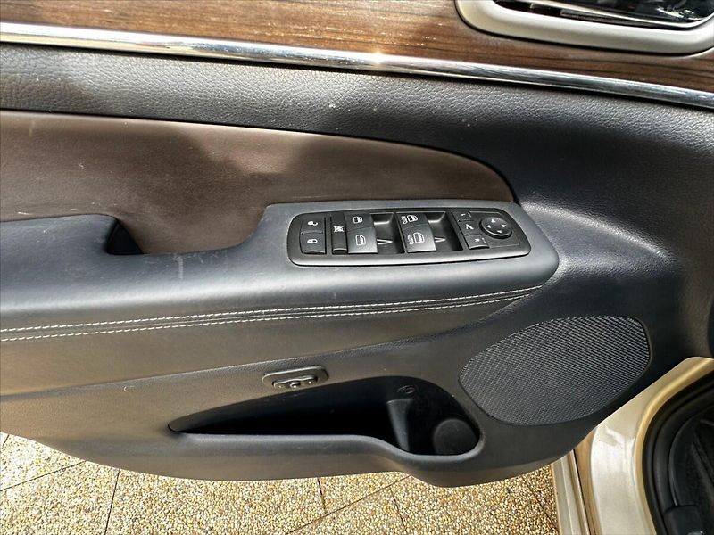 Jeep Grand Cherokee 3,0 184kW Overland 4x4 - fotka 23 z 45