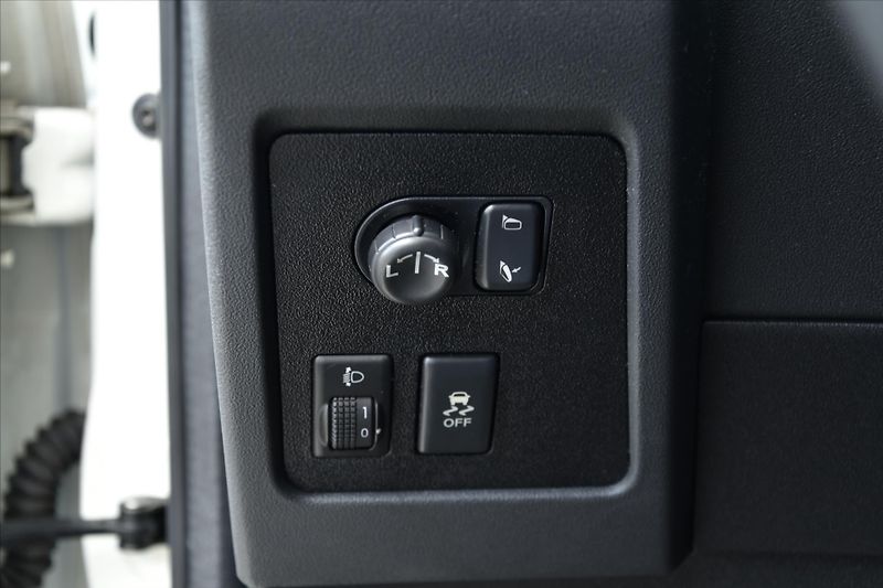 Nissan Qashqai 1.6i 84kW 1.MAJ. SERVIS.KN. ČR - fotka 17 z 20