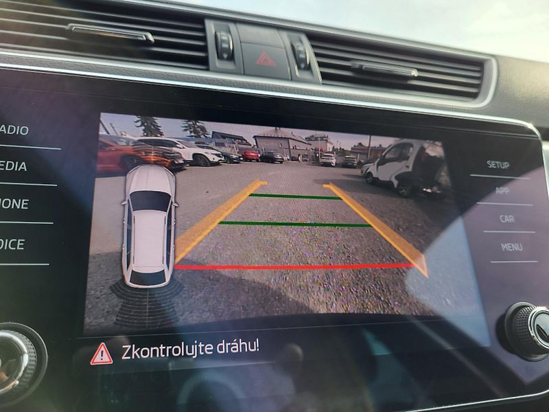 Škoda Superb 2.0 TSI 162kW DSG STYLE+ - fotka 18 z 48