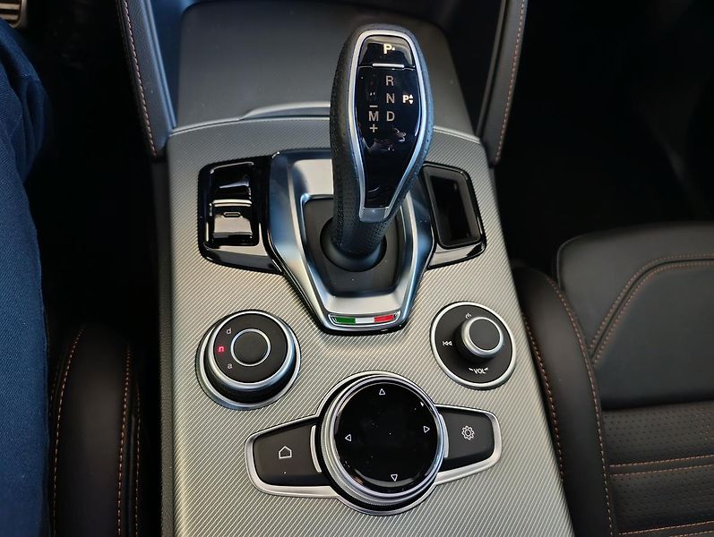 Alfa Romeo Stelvio Intensa 2,0Turbo 280k AWD - fotka 21 z 26