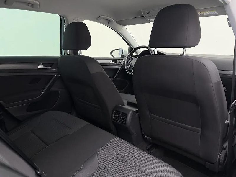 Volkswagen e-Golf 100kW ACC Tepelko Virtual 1Maj - fotka 9 z 11