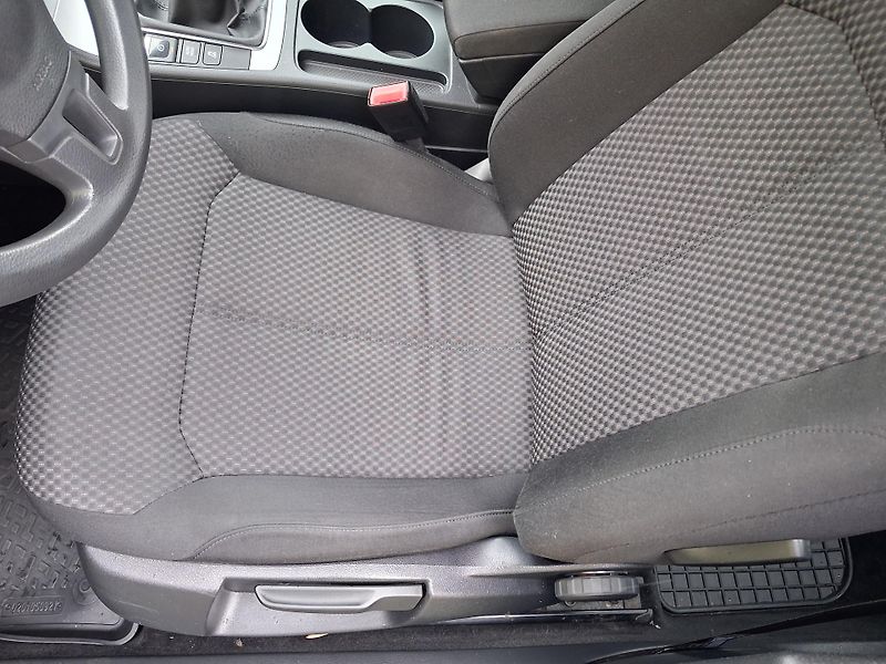 Volkswagen Passat (2011) 1,4TSi NAVI VYHŘ.SED, 2x KOLA - fotka 31 z 38