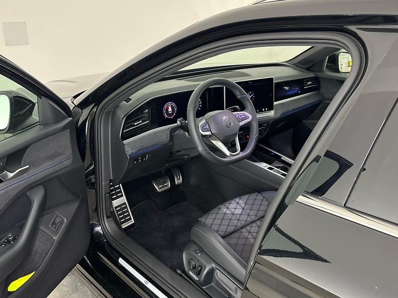 Volkswagen Passat R-Line People DSG - fotka 6 z 31
