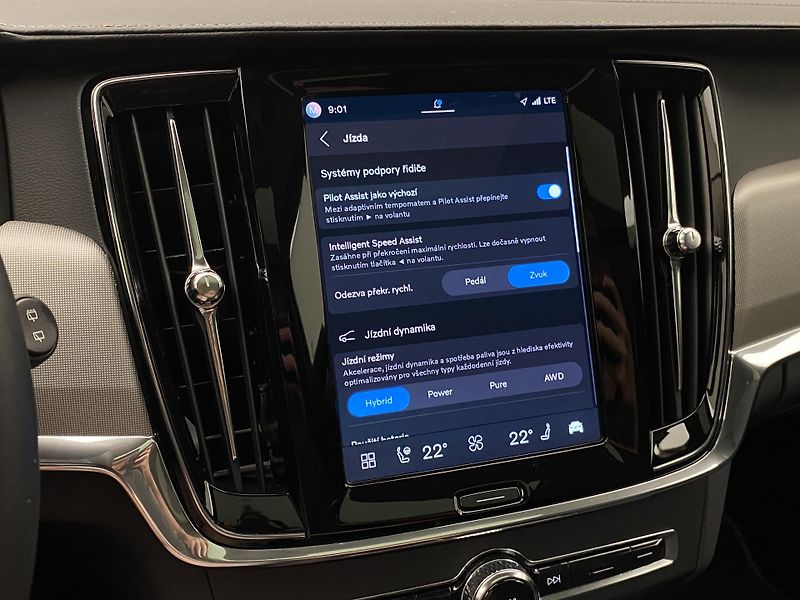 Volvo V90 T8 AWD RECHARGE DARK PLUS AUT - fotka 48 z 65