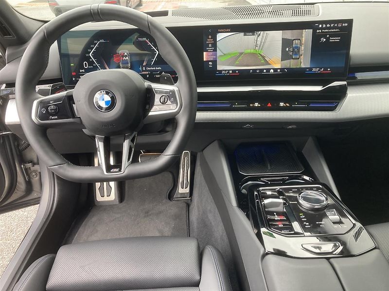 BMW Řada 5 520d xDrive Sedan - fotka 6 z 15