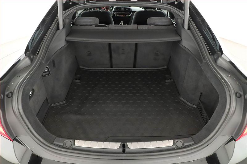 BMW Řada 4 (2017) 420d xDrive - fotka 19 z 20