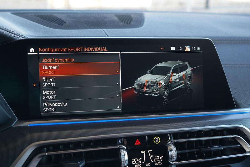 BMW X5 (2022) BMW X5 M50i - fotka 36 z 50