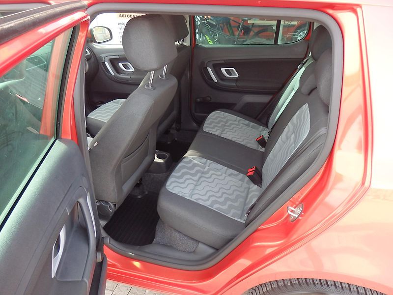 Škoda Fabia 1.4 16V KLIMATIZACE, ESP - fotka 7 z 13