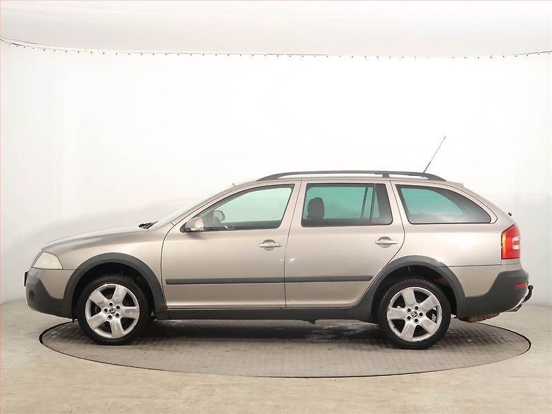Škoda Octavia (2007) Scout 2.0 TDI, 4X4, nová STK - fotka 3 z 14