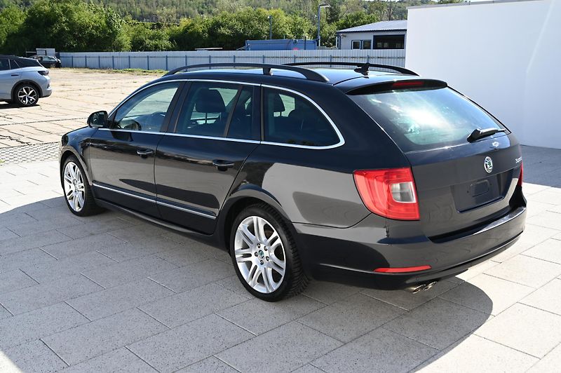 Škoda Superb 2.0TDI 125KW DSG Rezervace - fotka 8 z 56