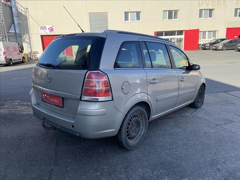 Opel Zafira 1,9 CDTI*88kW*7.míst*Servis - fotka 5 z 36