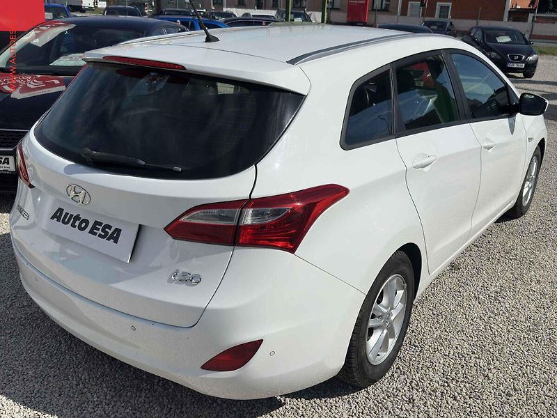 Hyundai i30 (2017) 1.6 GDI, 2.maj,ČR, servis - fotka 4 z 18