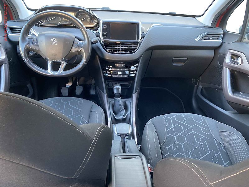 Peugeot 2008 (2015) 1.2PT, Style, navi - fotka 8 z 17