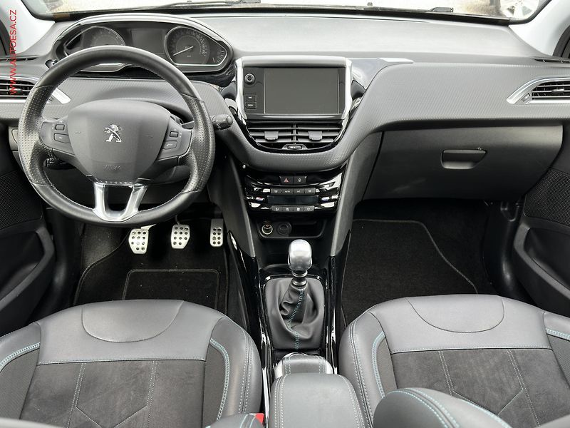 Peugeot 2008 (2019) 1.2PT, Crossway, navi, panor - fotka 8 z 19