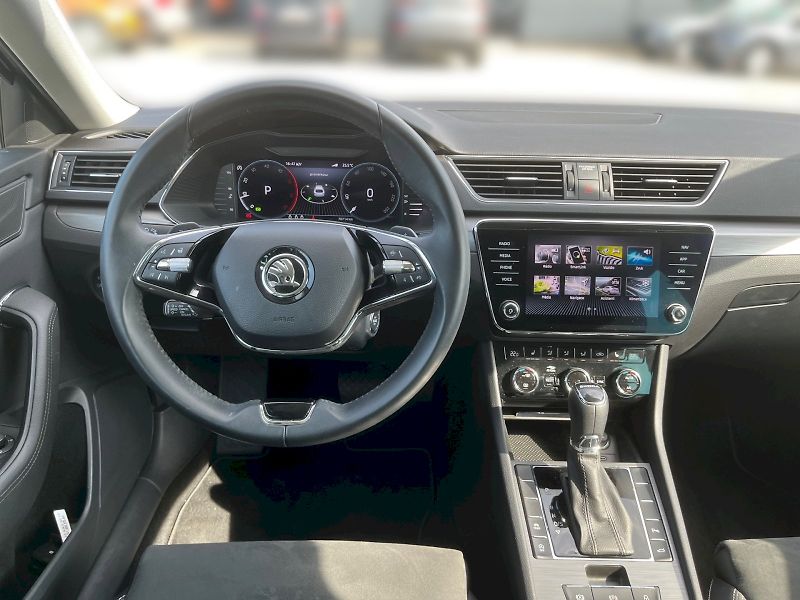 Škoda Superb (2024) COMBI STYLE PLUS 2.0 TDI 110 k - fotka 12 z 41