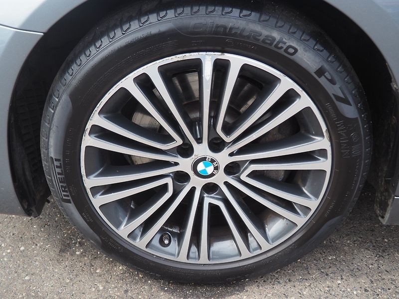 BMW Řada 5 (2017) 3.0d xDrive, 195 kW - fotka 8 z 38