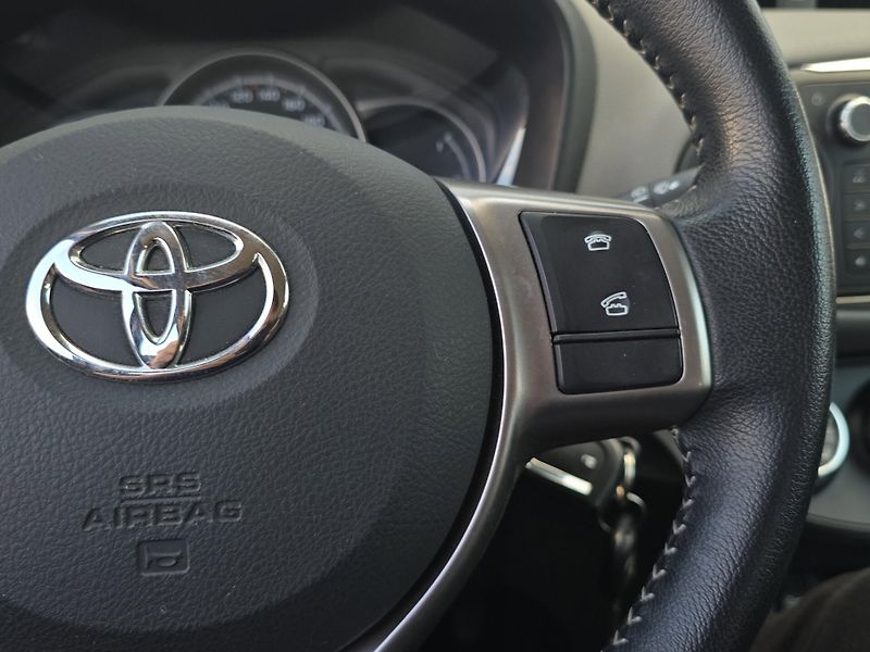 Toyota Yaris (2017) 1.33 Dual VVT-i 73kw, serv.kn. - fotka 12 z 20