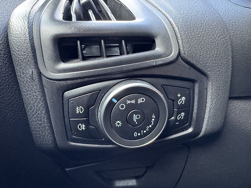 Ford Focus (2017) 1.6 Ti-VCT Digi Klima Tempomat - fotka 8 z 45