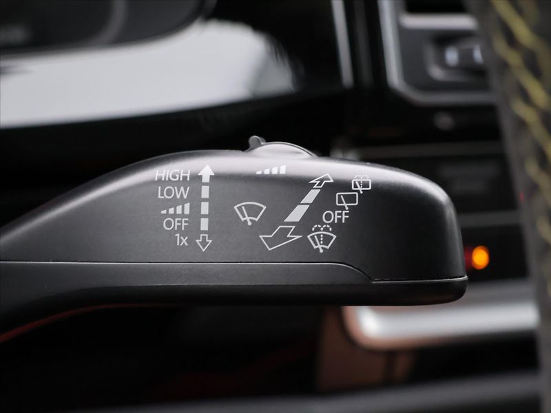 Volkswagen Multivan 2,0 TDI 146kW Highline DSG CZ - fotka 23 z 36