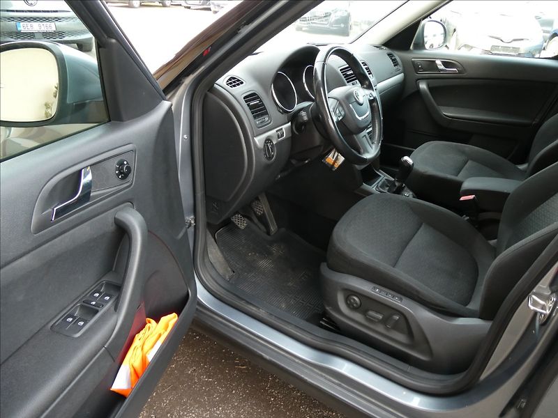 Škoda Yeti 1,8 TSI 118 kW Experience 4x4 - fotka 15 z 49