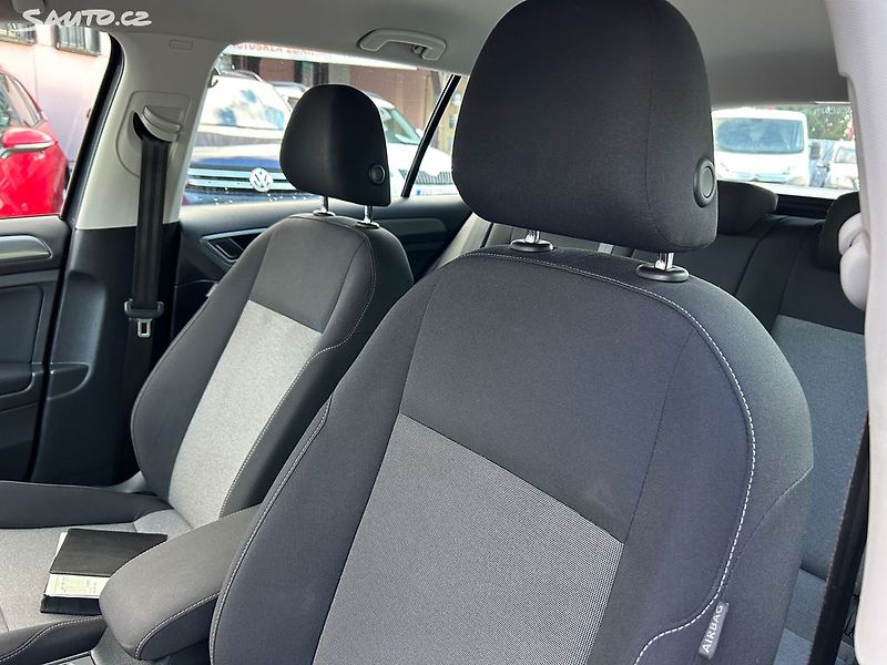 Volkswagen Golf (2015) 1.6 TDi 81KW servisni kniha - fotka 12 z 44