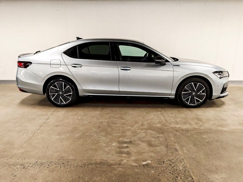 Škoda Superb (2025) iV 1.5 TSI 150 kW DSG Sportlin - fotka 30 z 34