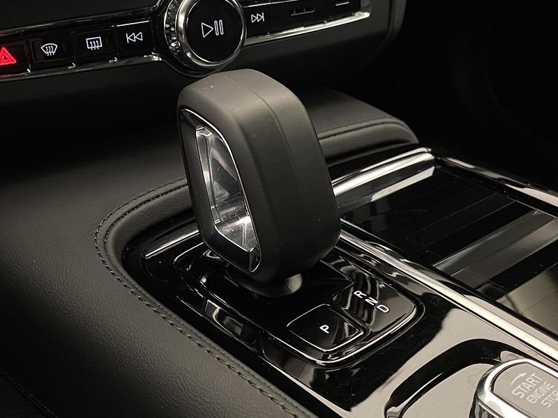 Volvo V90 T6 AWD RECHARGE DARK PLUS - fotka 28 z 60