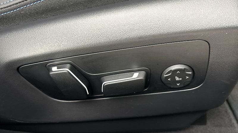 BMW i5 40 AUT eDrive M-paket Touring - fotka 22 z 33