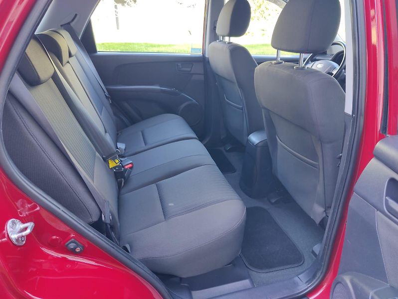 Kia Sportage 2,0 CRDi 4WD /servis/pneu - fotka 19 z 30