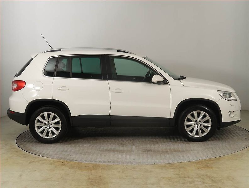 Volkswagen Tiguan (2010) 2.0 TDI, 4X4, ČR,1.maj - fotka 6 z 21