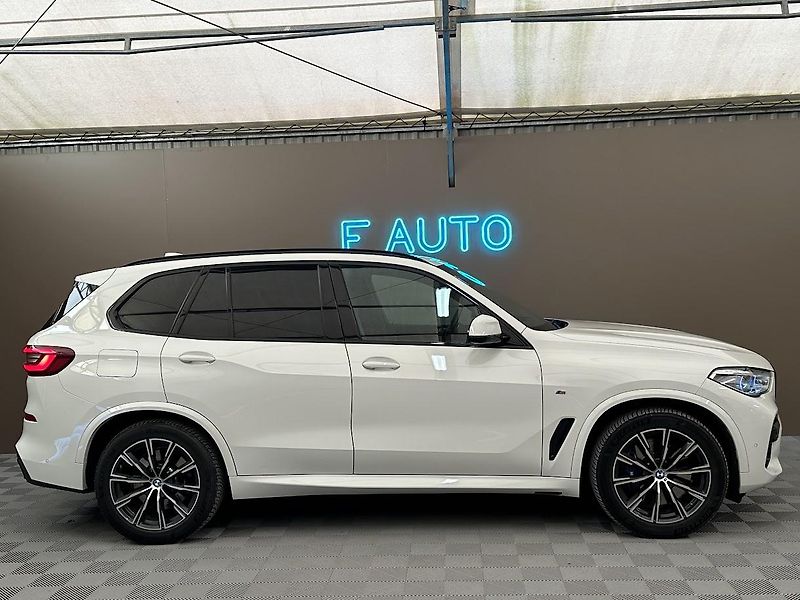 BMW X5 (2022) 40D M-packet Anniversary Laser - fotka 2 z 30