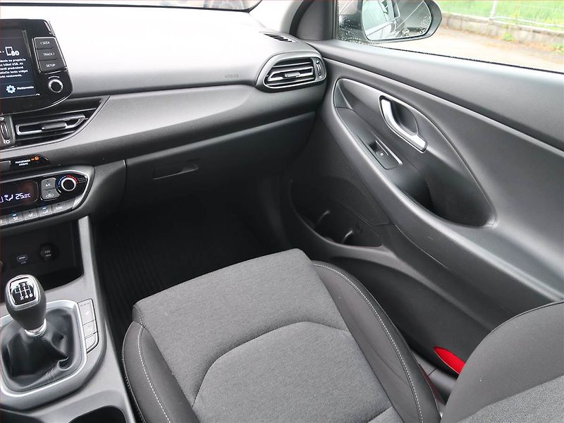 Hyundai i30 (2021) 1.5 T-GDI MHEV, Serv.kniha - fotka 8 z 17