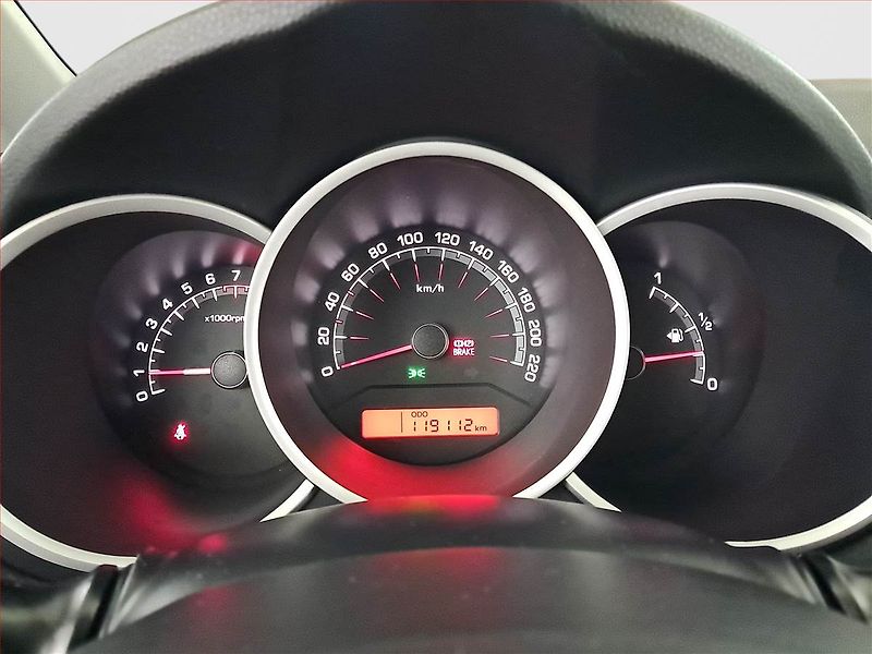 Kia Venga (2011) 1.4 CVVT, Tempomat - fotka 11 z 16