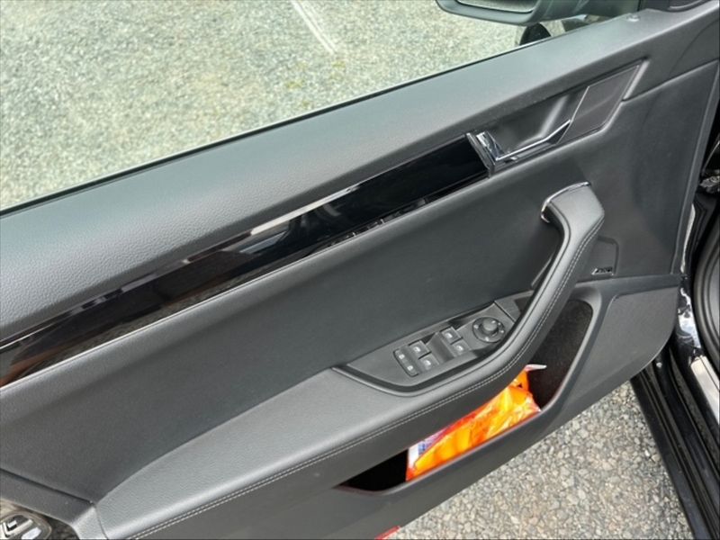 Škoda Superb 2,0 TDI 110 L&K DSG - fotka 11 z 11